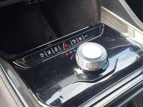 Used 2022 Jeep Wagoneer Series II RWD image 8