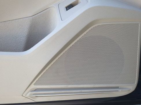 Certified 2023 Volkswagen Tiguan SEL R-Line image 19