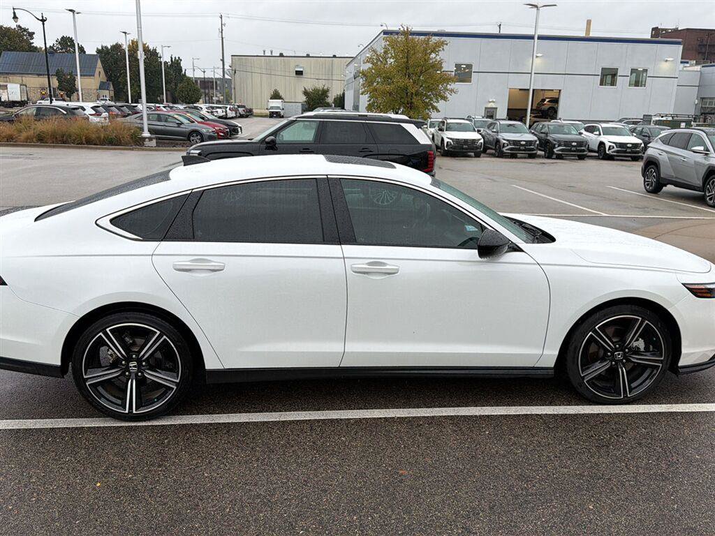 Used 2024 Honda Accord Sport image 10