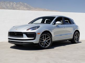 Certified 2025 Porsche Macan image 1