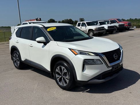Used 2023 Nissan Rogue SV FWD image 2