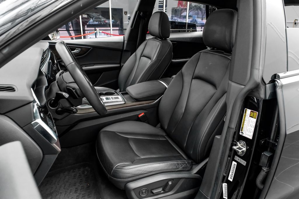 Used 2019 Audi Q8 Premium Plus AWD/4WD image 33