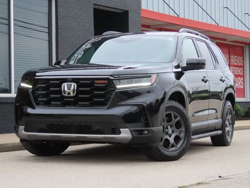 Used 2024 Honda Pilot TrailSport image 7