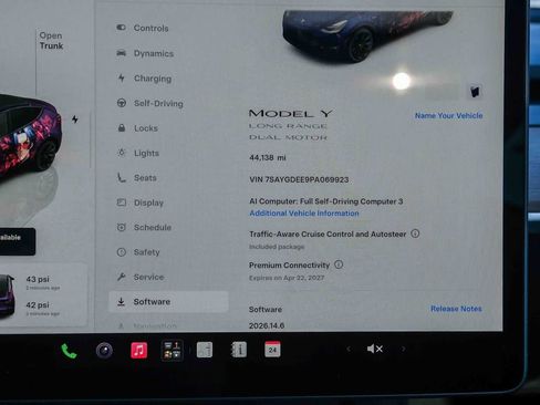 Used 2023 Tesla Model Y Long Range AWD/4WD image 23
