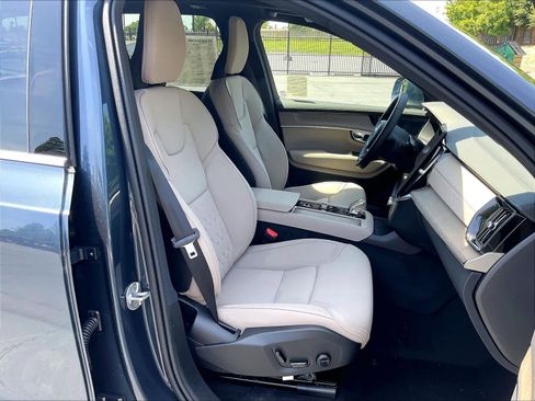 New 2026 Volvo XC90 T8 Plus w/ Protection Package AWD/4WD image 32