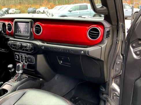 Used 2019 Jeep Wrangler Unlimited Rubicon w/ LED Lighting Group image 18