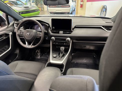Used 2024 Toyota RAV4 SE w/ Convenience Package image 21