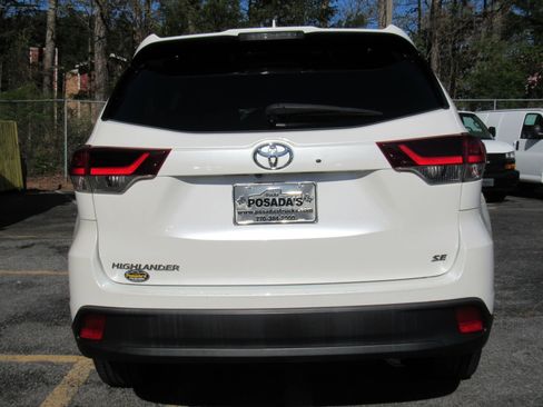Used 2019 Toyota Highlander SE image 8