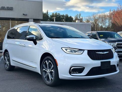 New 2026 Chrysler Pacifica Pinnacle image 8