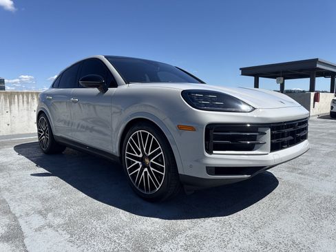 Used 2024 Porsche Cayenne S AWD/4WD image 6