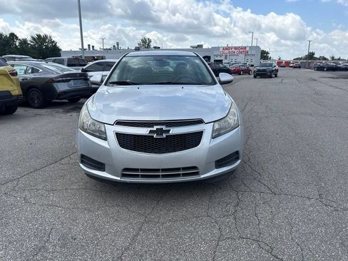 Used 2014 Chevrolet Cruze LT FWD image 2