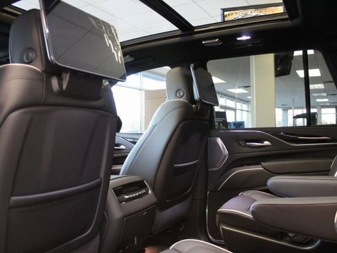 Used 2024 Cadillac Escalade Sport w/ LPO, ONYX Package image 14