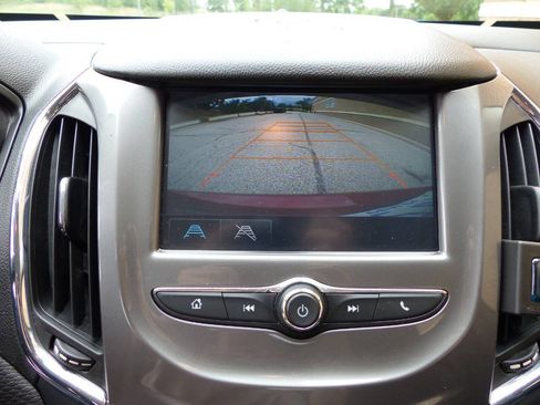 Used 2017 Chevrolet Cruze LT w/ Convenience Package FWD image 29