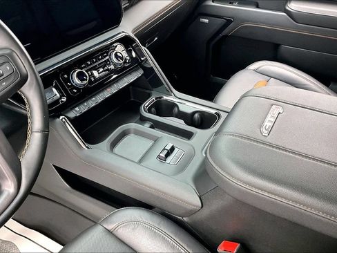 Used 2024 GMC Sierra 2500 AT4 w/ AT4 Premium Plus Package AWD/4WD image 15