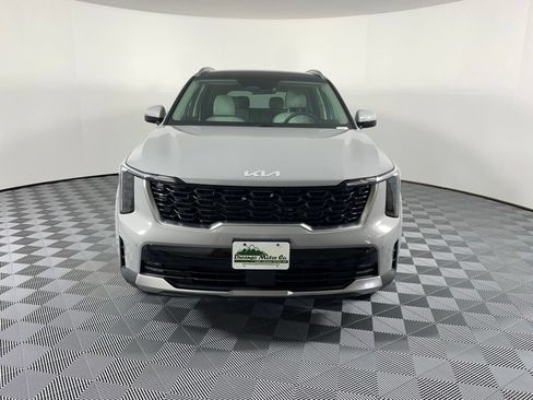 Certified 2025 Kia Sorento EX w/ Panoramic Sunroof Package AWD/4WD image 3