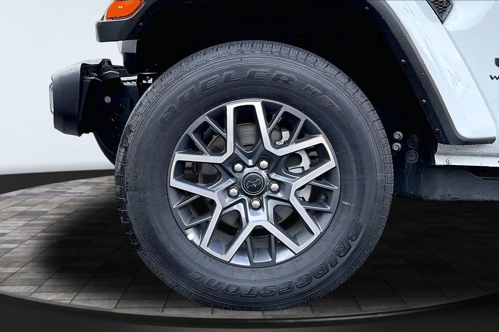 Used 2026 Jeep Wrangler Unlimited Sahara AWD/4WD image 30