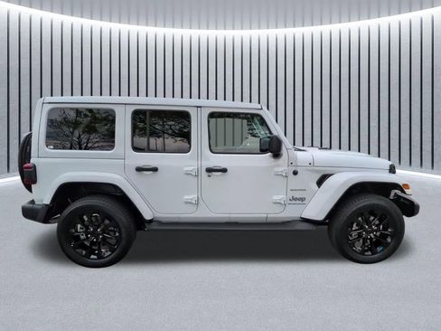 Used 2023 Jeep Wrangler Unlimited Sahara w/ Cold Weather Group AWD/4WD image 3