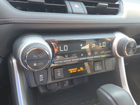 Used 2019 Toyota RAV4 XLE w/ Convenience Package FWD image 24
