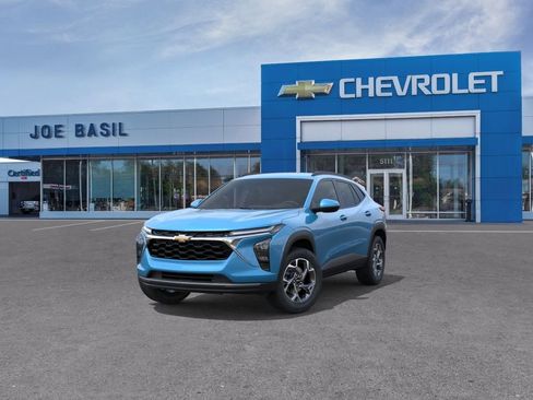 New 2026 Chevrolet Trax LT w/ LT Convenience Package FWD image 8