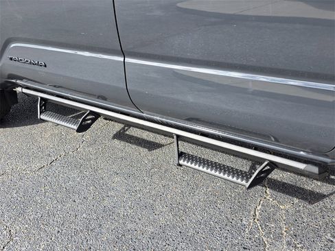 Used 2024 Toyota Tacoma TRD Off-Road image 28