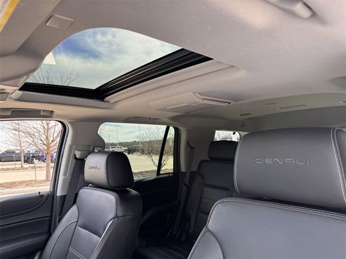 Used 2018 GMC Yukon Denali w/ Denali Ultimate Package image 22