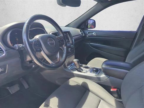 Used 2018 Jeep Grand Cherokee Laredo AWD/4WD image 8