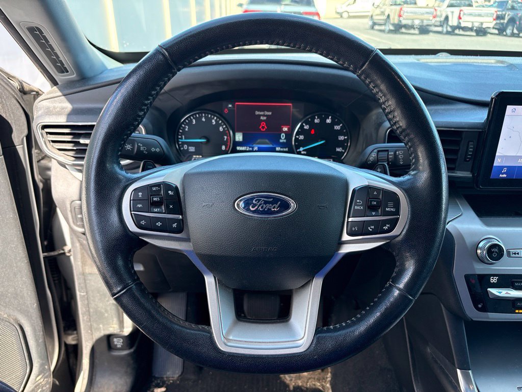 Used 2021 Ford Explorer XLT w/ Equipment Group 202A AWD/4WD image 9