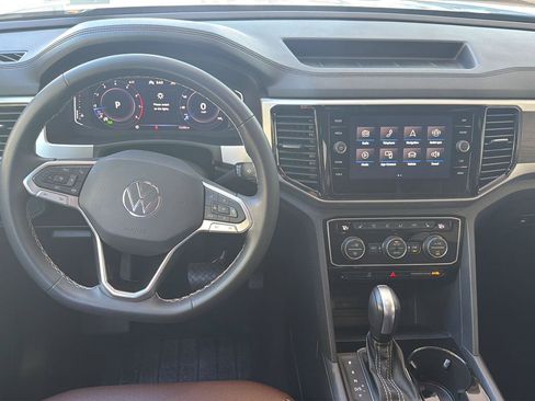 Certified 2023 Volkswagen Atlas SE w/ Panoramic Sunroof Package AWD/4WD image 18