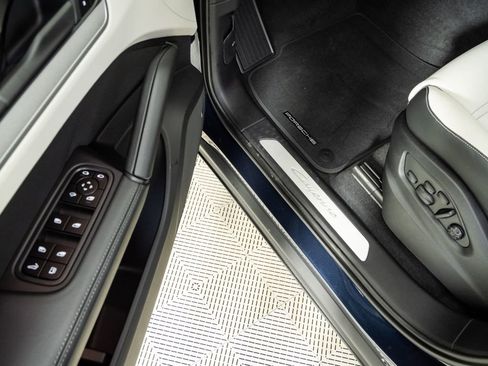 New 2026 Porsche Cayenne E-Hybrid Coupe AWD/4WD image 8
