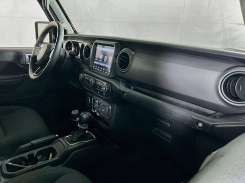 Used 2023 Jeep Gladiator Sport AWD/4WD image 27