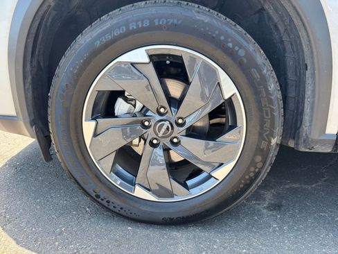 Used 2025 Nissan Rogue SV AWD/4WD image 32