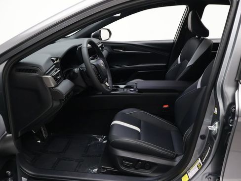 Used 2025 Toyota Camry SE w/ Multimedia Upgrade Package image 14