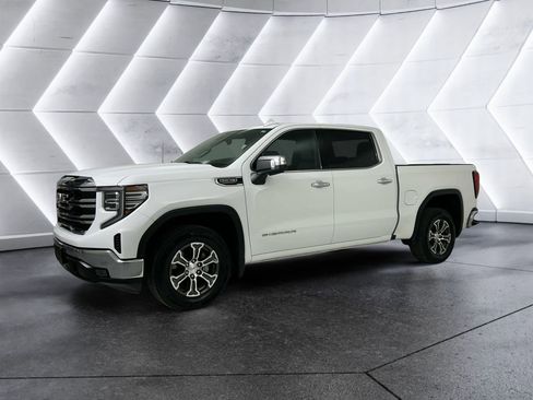 Used 2025 GMC Sierra 1500 SLT image 3