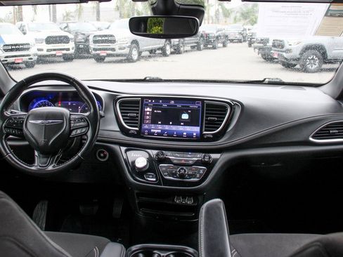 Used 2021 Chrysler Pacifica Touring w/ S Appearance Package image 27