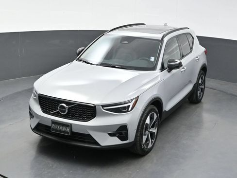 Used 2026 Volvo XC40 B5 Plus AWD/4WD image 31