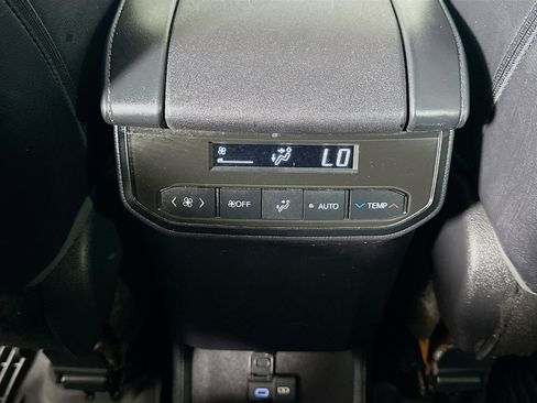 Used 2023 Toyota Highlander XLE AWD/4WD image 24