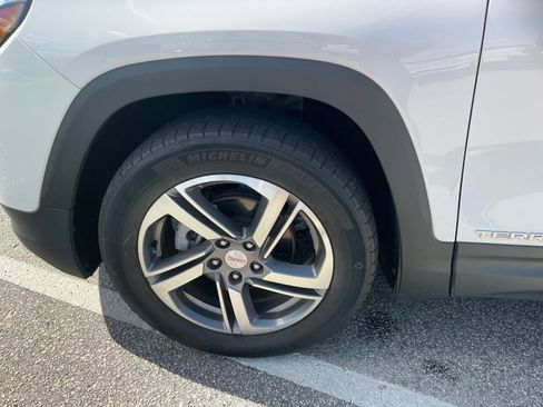 Used 2021 GMC Terrain SLT image 10