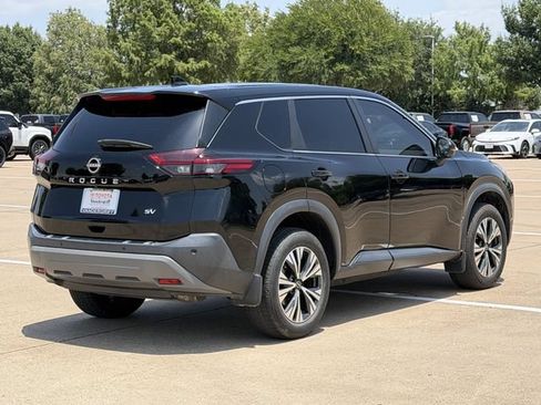 Used 2022 Nissan Rogue SV FWD image 4