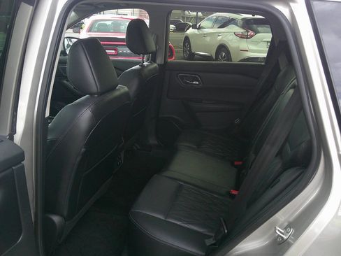 Used 2024 Nissan Rogue Platinum w/ Platinum Premium Package AWD/4WD image 17