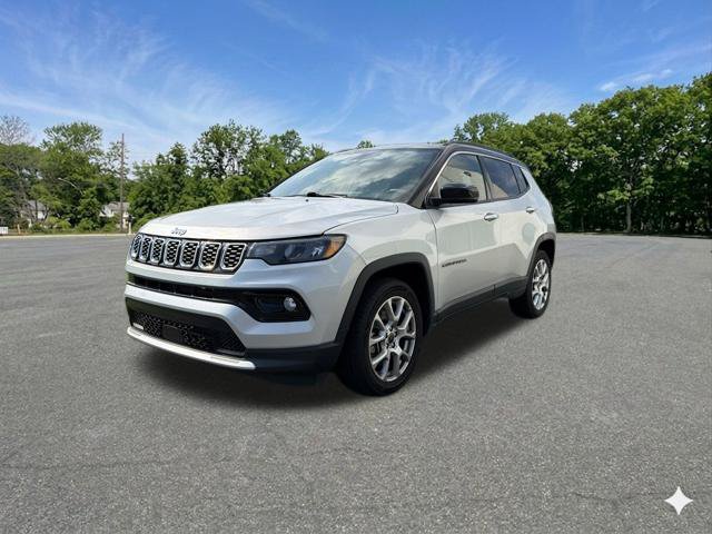 Used 2025 Jeep Compass Limited AWD/4WD image 4