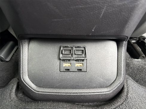 Used 2021 Toyota Highlander LE image 25