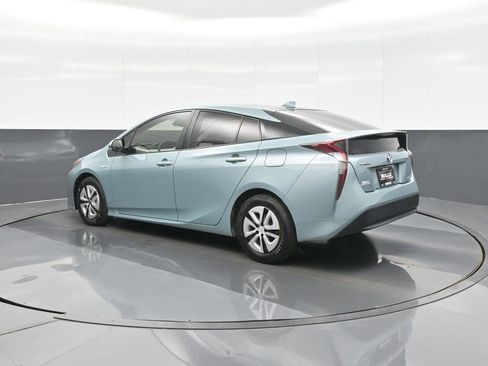 Used 2017 Toyota Prius Two w/ Carpet Mat Package FWD image 5