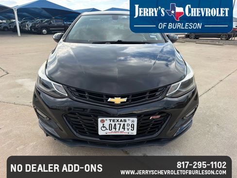 Used 2018 Chevrolet Cruze LT w/ Convenience Package FWD image 2