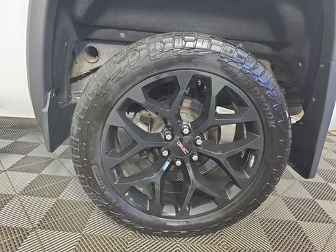 Used 2017 GMC Sierra 1500 SLE image 17