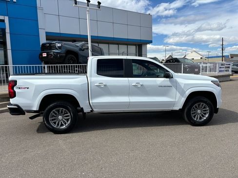 Used 2024 Chevrolet Colorado LT w/ LT Convenience Package image 6