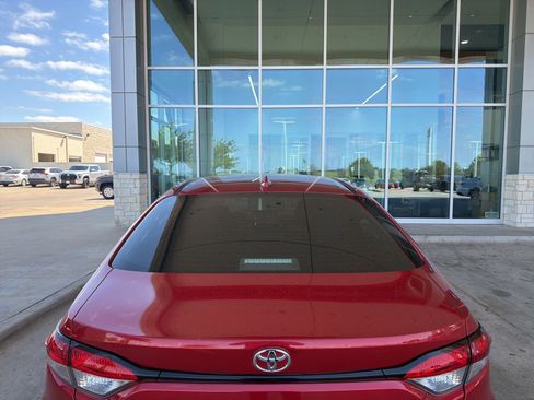 Used 2020 Toyota Corolla LE w/ LE Premium Package FWD image 15
