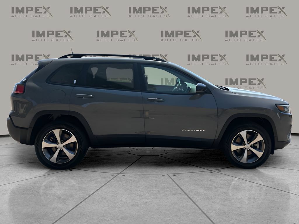 Used 2022 Jeep Cherokee Limited AWD/4WD image 6