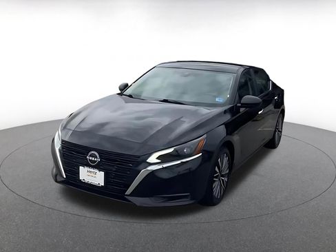 Used 2025 Nissan Altima 2.5 SV FWD image 7