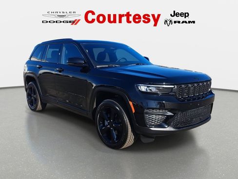 Used 2023 Jeep Grand Cherokee Altitude image 1