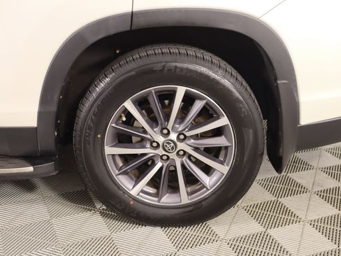 Used 2019 Toyota Highlander XLE image 19